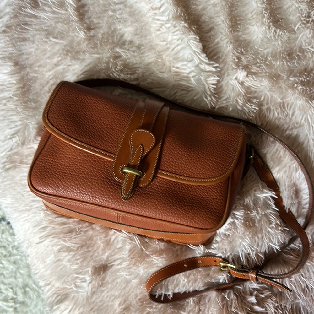 Vintage Dooney & Bourke Brown Leather Crossbody Bag with Classic Design